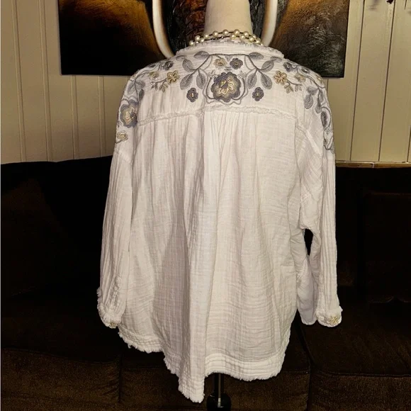 Johnny Was ~ Small ~ White W/Silver & Gray Floral Embroidery Triple Tassel Top - Picture 12 of 16